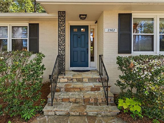 4th image of 2562 Circlewood Rd