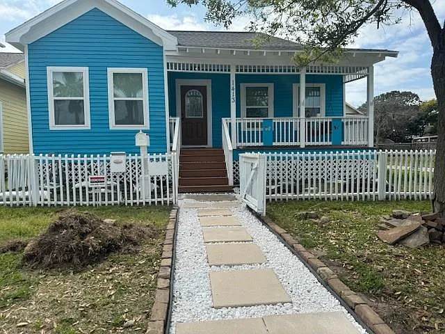 2 bed, 1.0 bath, 896 sqft, $2,100 — Photo 2