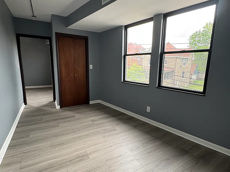 2905 Glenmore Ave — Photo 7