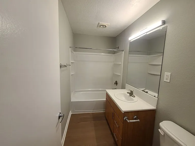 The Circle Apartments at Long Beach — Photo 67