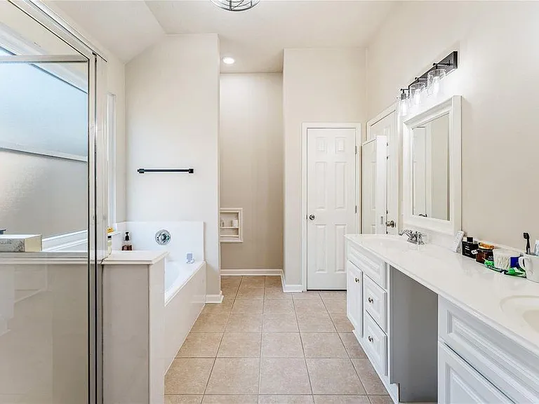 19106 Spring Meadows Ln — Photo 32