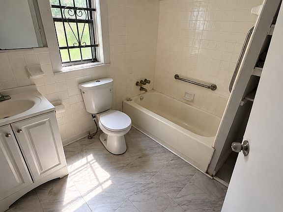 3rd image of 1616 W 33rd St