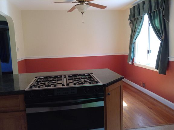 Dining room (10 x 10'6") viewing from kitchen