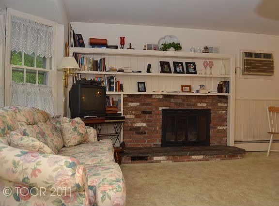 3rd image of 184 Irving St