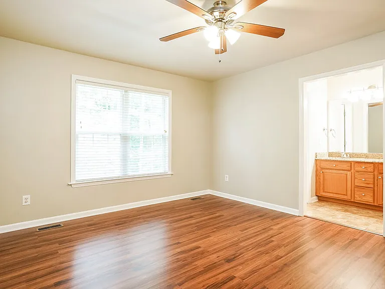 305 Wood Green Dr — Photo 10