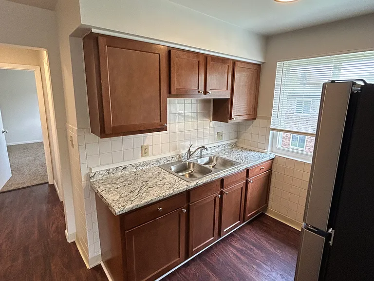 846 Youngs Ln #6 — Photo 4