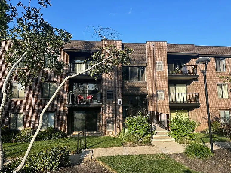 75 Oakridge Dr — Photo 1