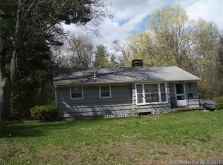 8 Daniel Blvd, Bloomfield, CT 06002