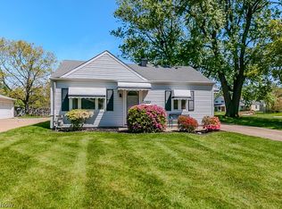 9017 Woodridge Ln, Mentor, OH 44060