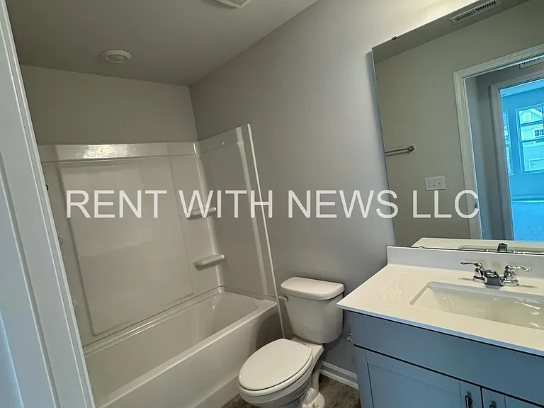 243 Paramount Dr — Photo 16