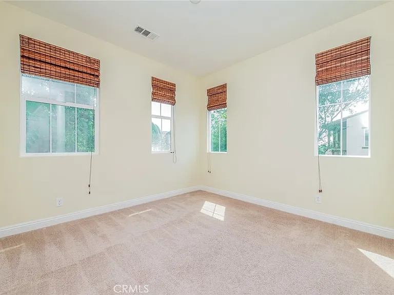 219 Wicker — Photo 15