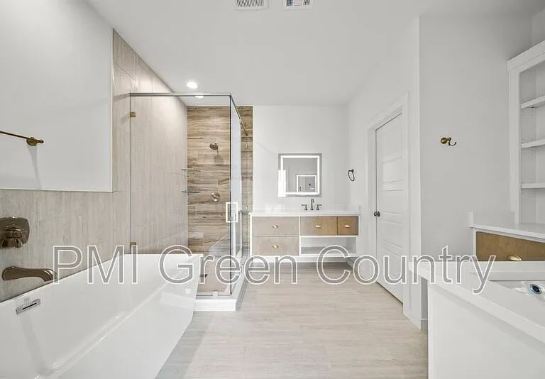 118 E Elgin St — Photo 23