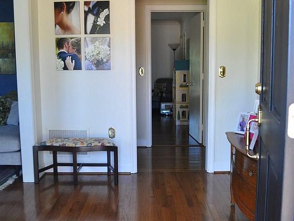 3rd image of 302 Warner Dr