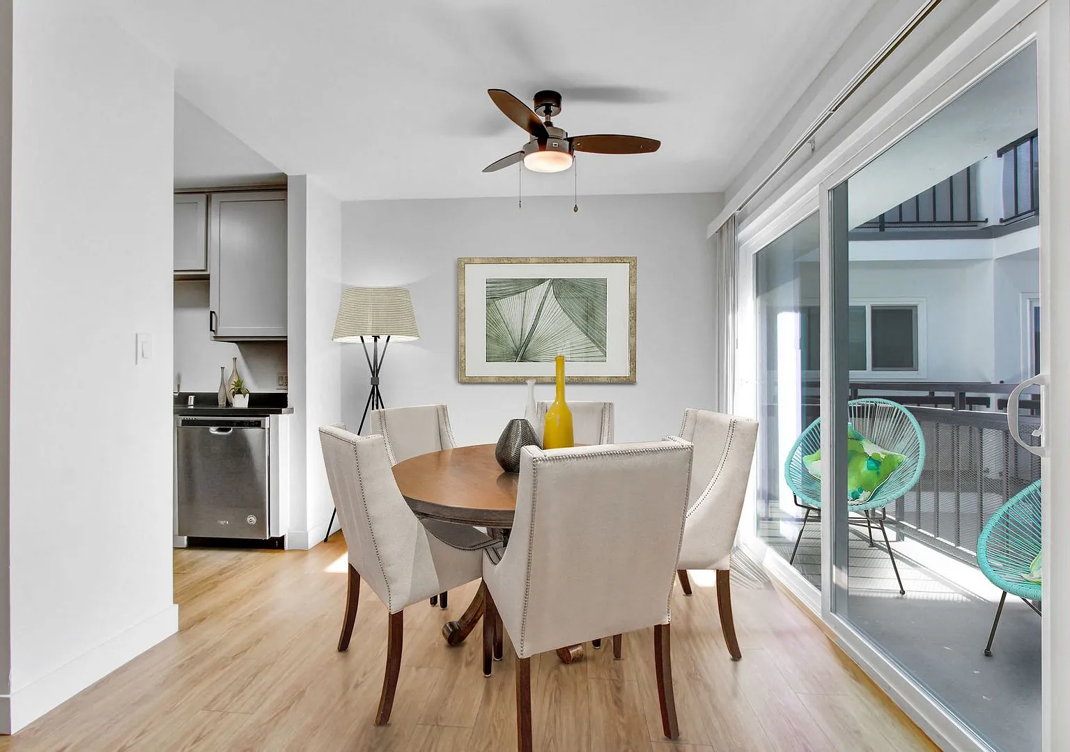 520 Kelton — Photo 3