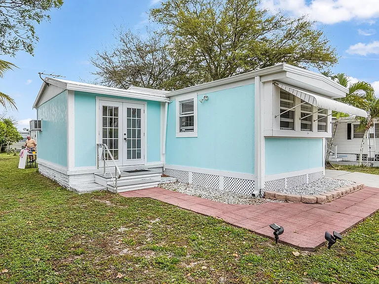 1680 SW 84th Ave — Photo 11