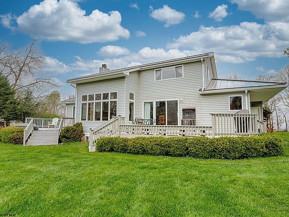 3rd image of 401 Holly Ln