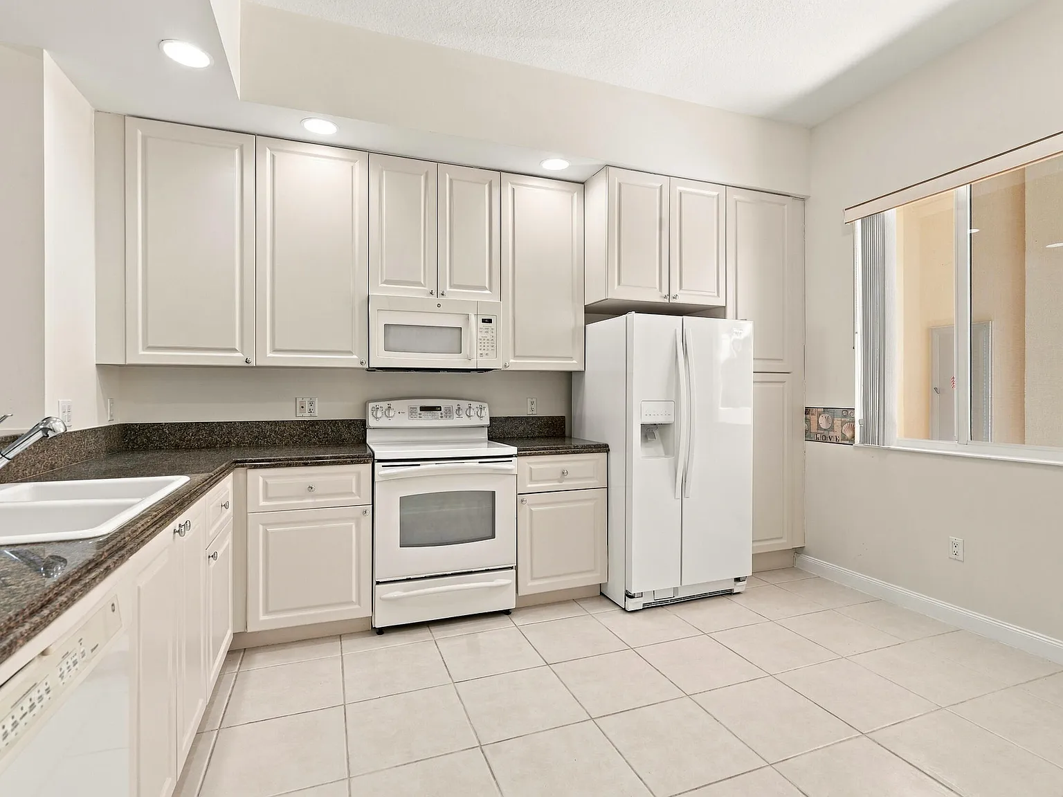 2 bed, 2.0 bath, 1989 sqft, $2,500 — Photo 4
