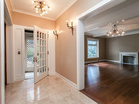 2nd image of 901 N Pennsylvania St #901