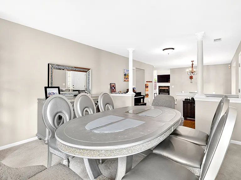 554 Adirondack Ct — Photo 4