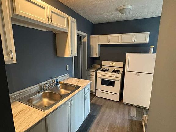 4th image of 3225 W 58th St #B