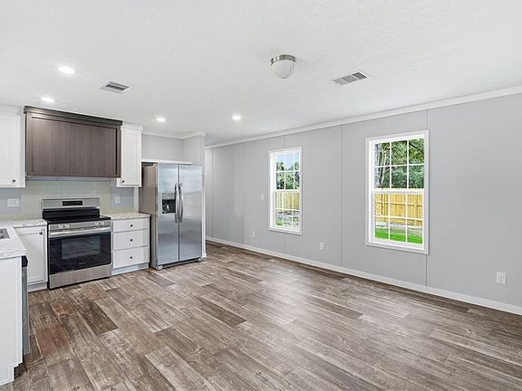 5th image of 93 Thrasher Ln E