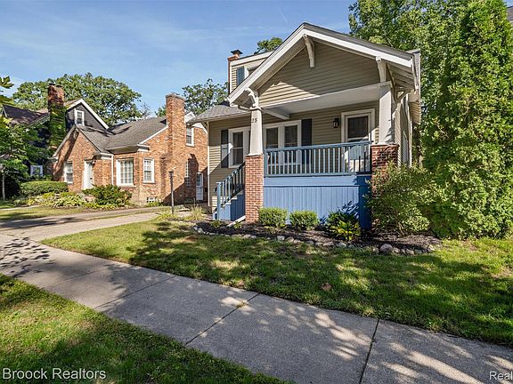 3rd image of 25 Wellesley Dr