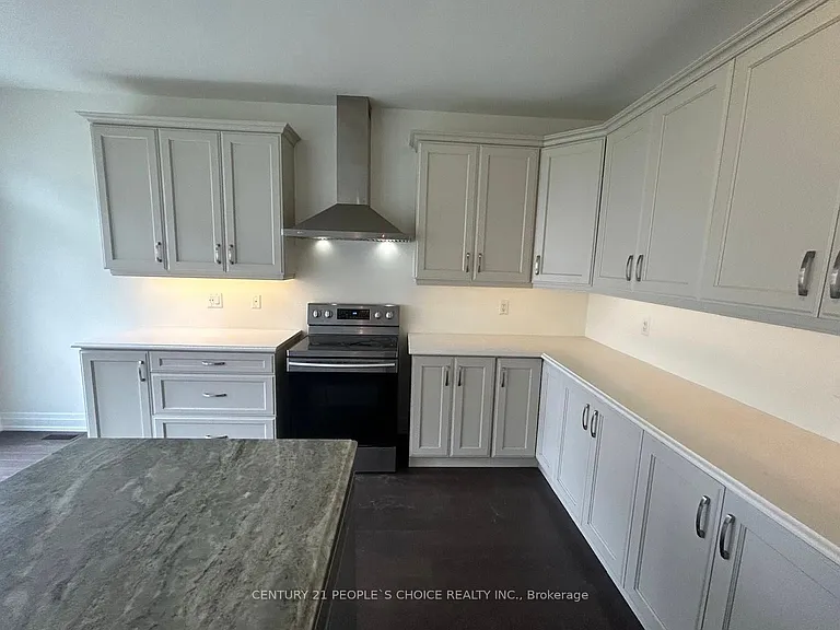 66 Circus Cres — Photo 10