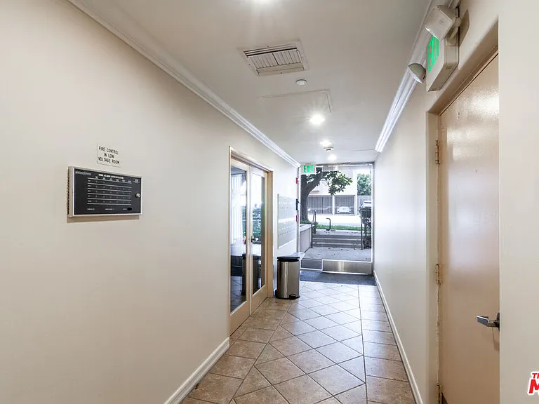 2335 S Bentley Ave #104 — Photo 19
