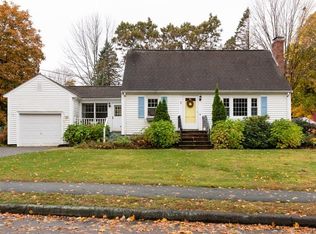 1 Mitchell Rd, Lynnfield, MA 01940