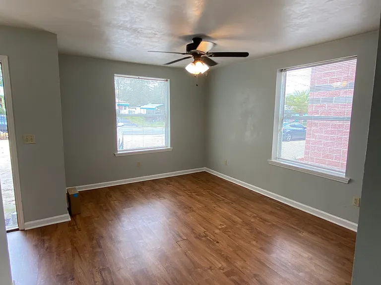 813 W Brevard St #2 — Photo 2