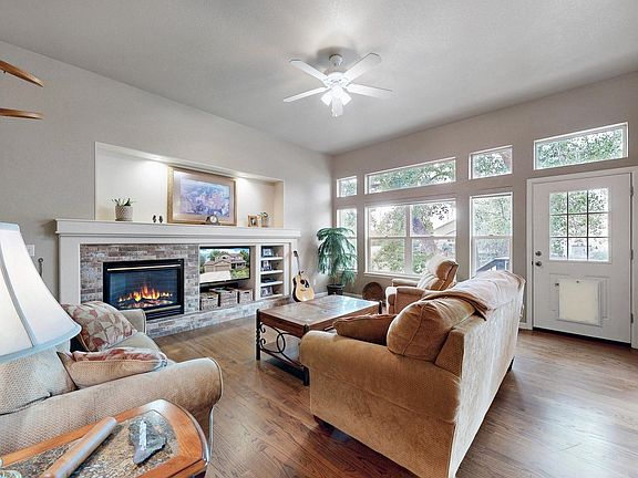 4th image of 2313 Village Ln