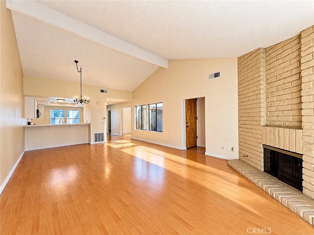 3 bed, 1401 sqft, $4,300 — Photo 4