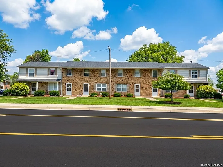STERLING COURT APARTMENTS — Photo 20