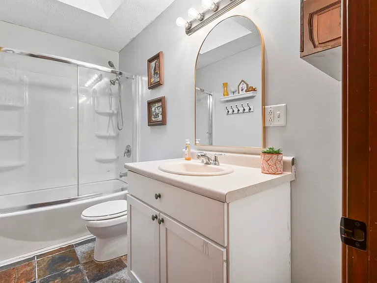 2302 Porter St — Photo 9