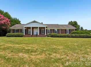 404 N Greenbriar Rd, Statesville, NC 28625