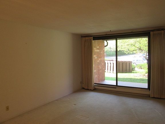 2nd image of 2929 Sunnyside Dr APT D160