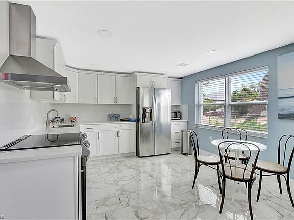 5th image of 1009 Ridge St