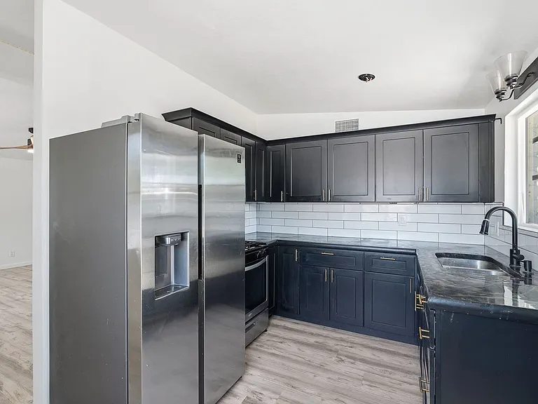 2535 N Dodge Blvd #3 — Photo 17