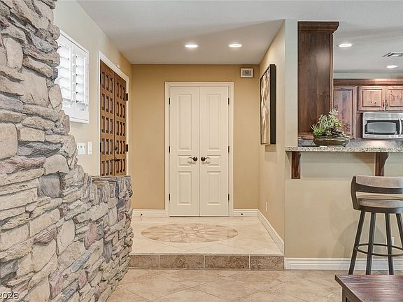 5th image of 2701 Alta Dr