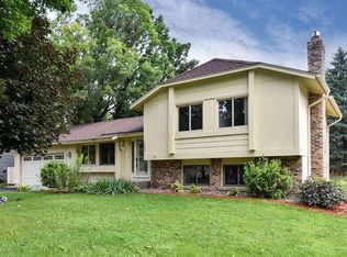 7460 Berkshire Way N, Maple Grove, MN 55311