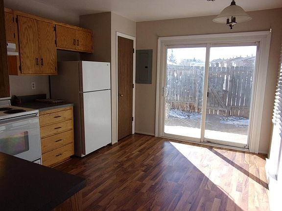 Additional kitchen view