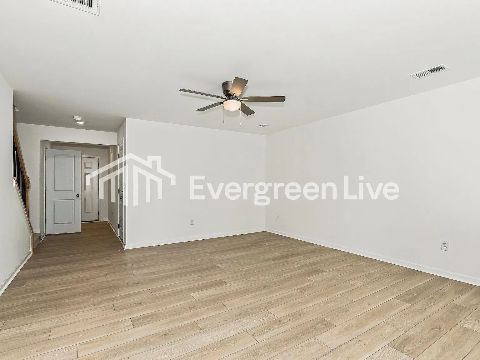 3 bed, 3.0 bath, 1423 sqft, $1,705 — Photo 2