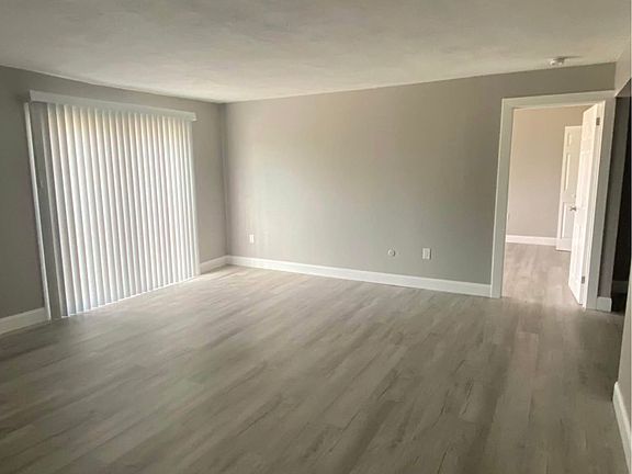 3rd image of 300 Smithfield Rd APT 5-32