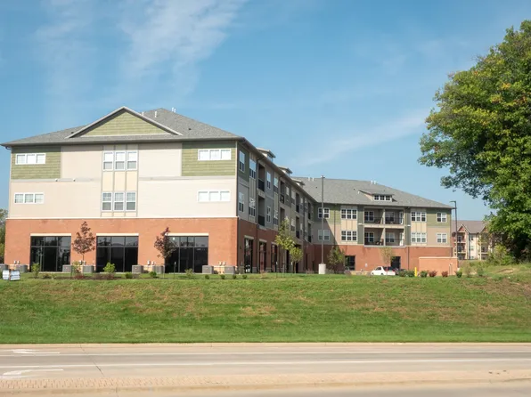 Crossing Commons Apartments