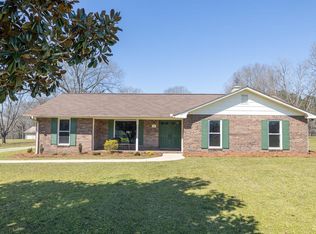 16 Overlook Dr, Seale, AL 36875