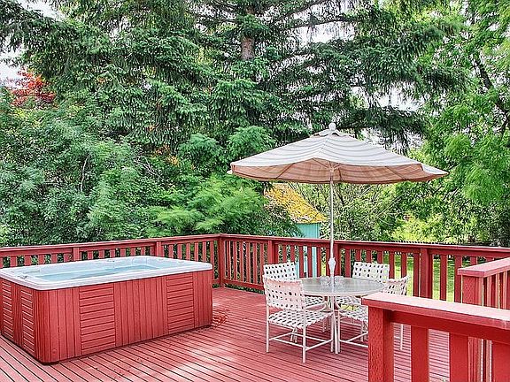 Large Deck with Hot Tub