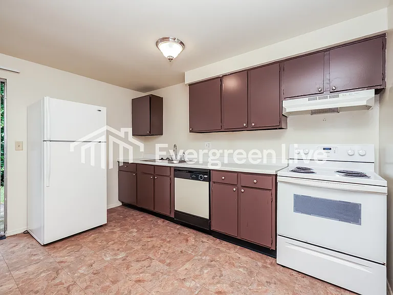 8021 Mount Hood Dr — Photo 8