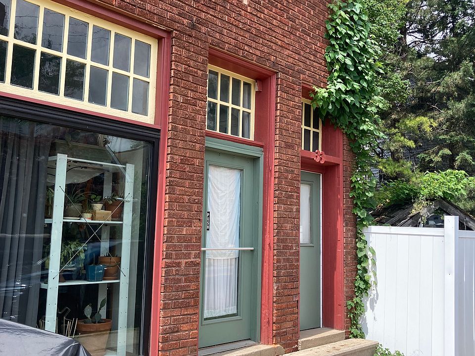 Curb view / entrance