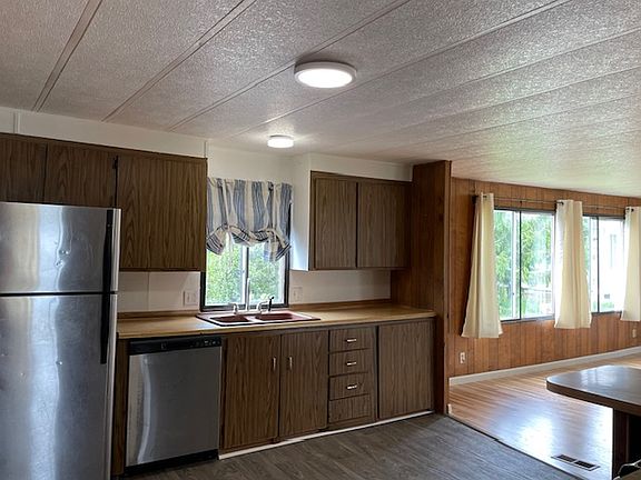 3rd image of 102 W Veterans Ave