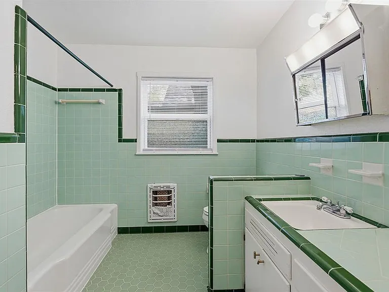 900 Stark St — Photo 16